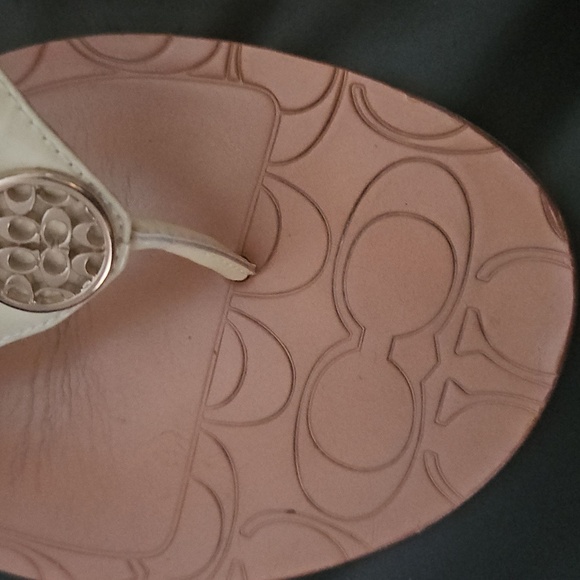 Coach Women's Sz10B Sara Flat Strap Logo Sandals Patent Cream 100% Leather - Picture 5 of 11